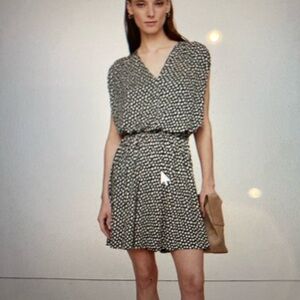 Banana Republic: Elegant Black and White Dress